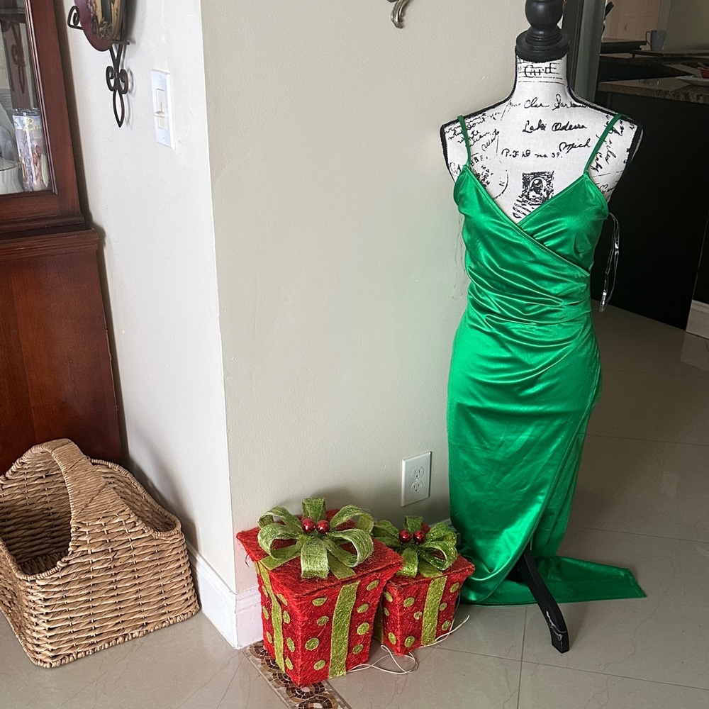 Fashion Nova Vibrant Green Satin Chemise